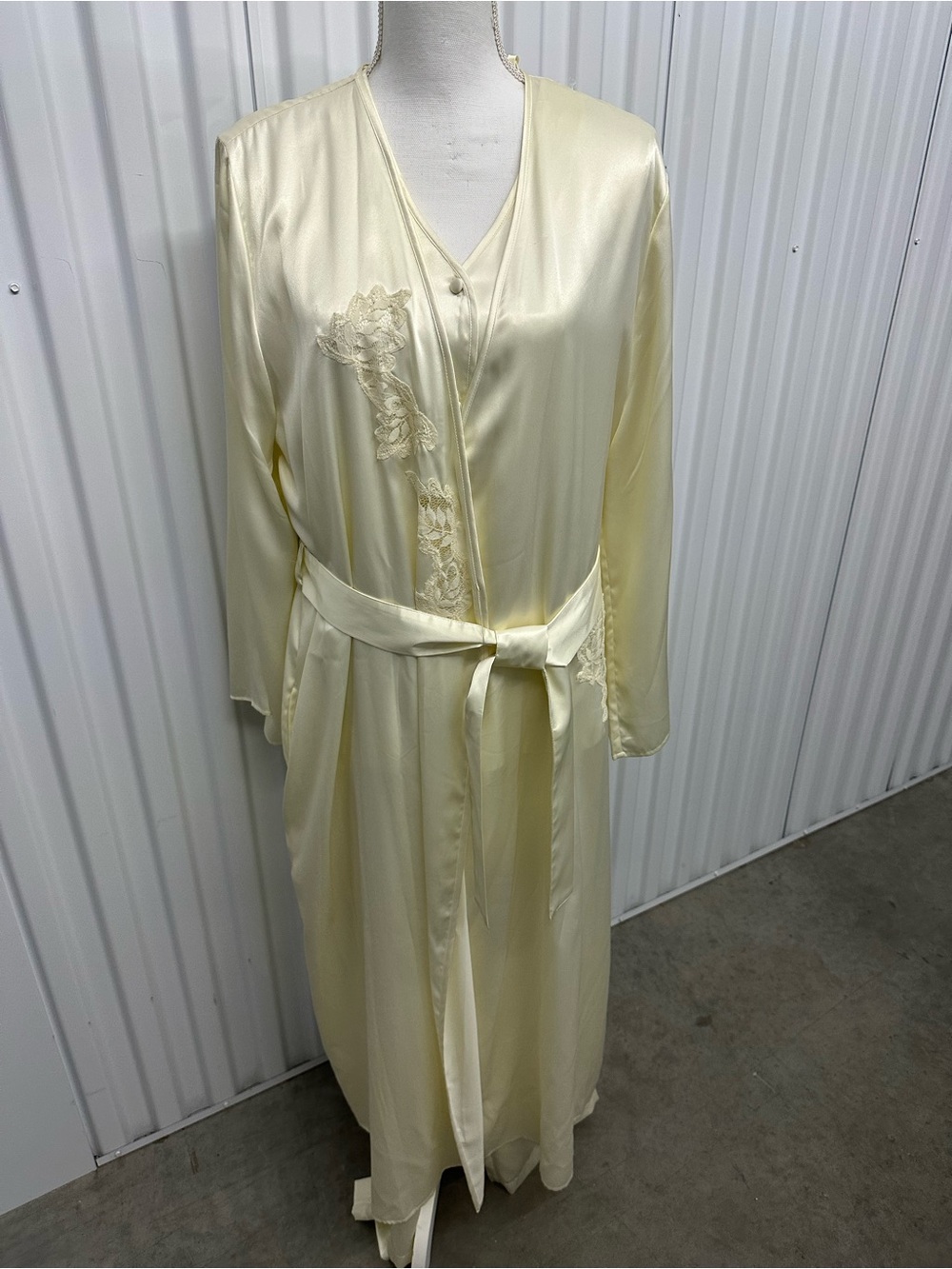 Cabernet Winter White Leaves of Lace - Robe & Pajama Set - Size S - NWT